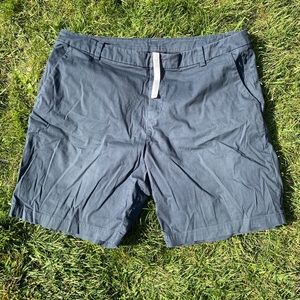 Lululemon Commission shorts-9”. 38